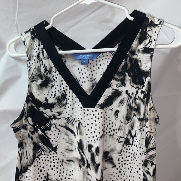 Simply Vera by Vera Wang White and Black Print with Black Trim Tank top Size M - Picture 3 of 6